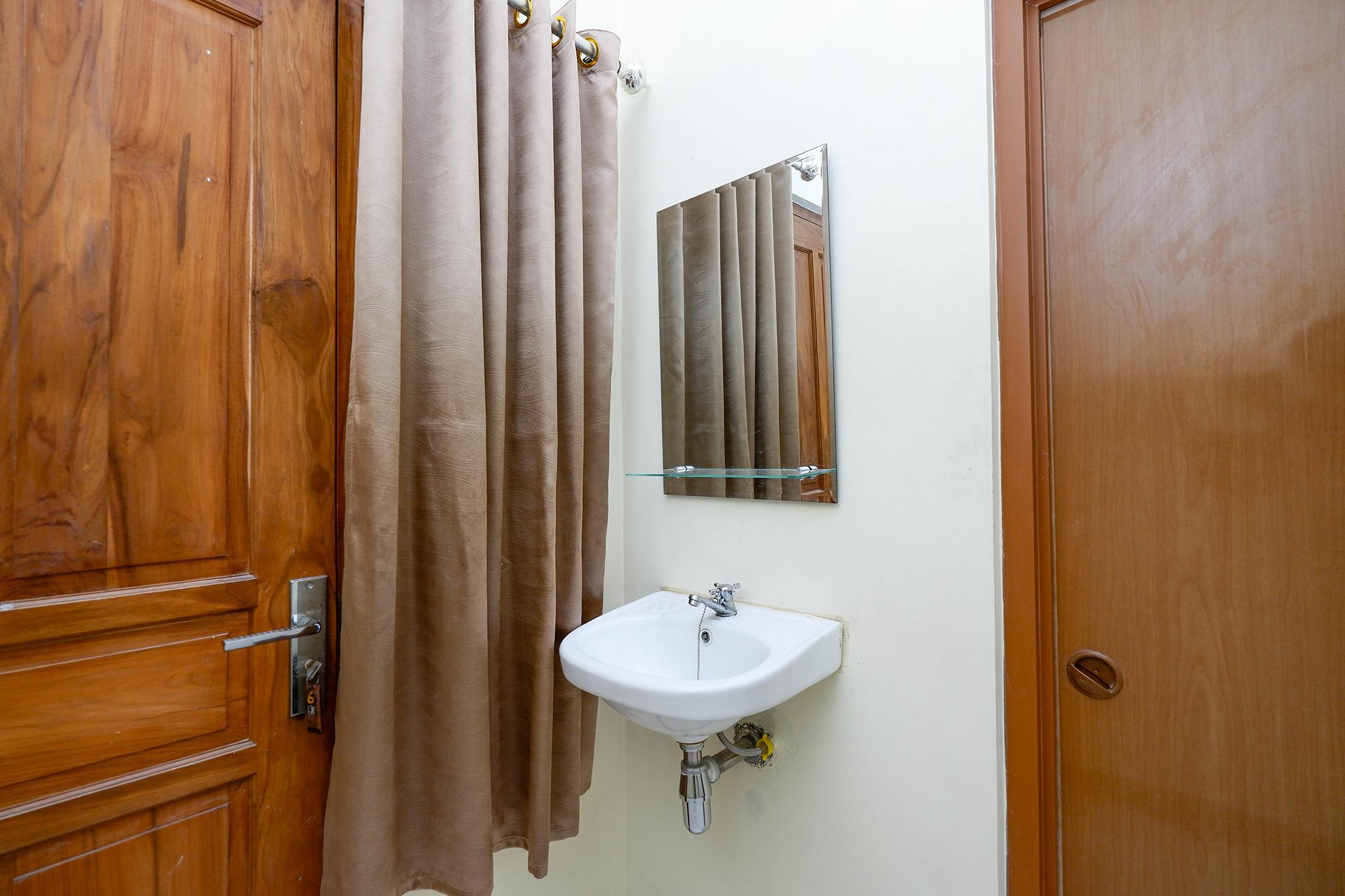 Super Oyo Capital O 2258 Santana Syariah Guest House Kartosuro المظهر الخارجي الصورة