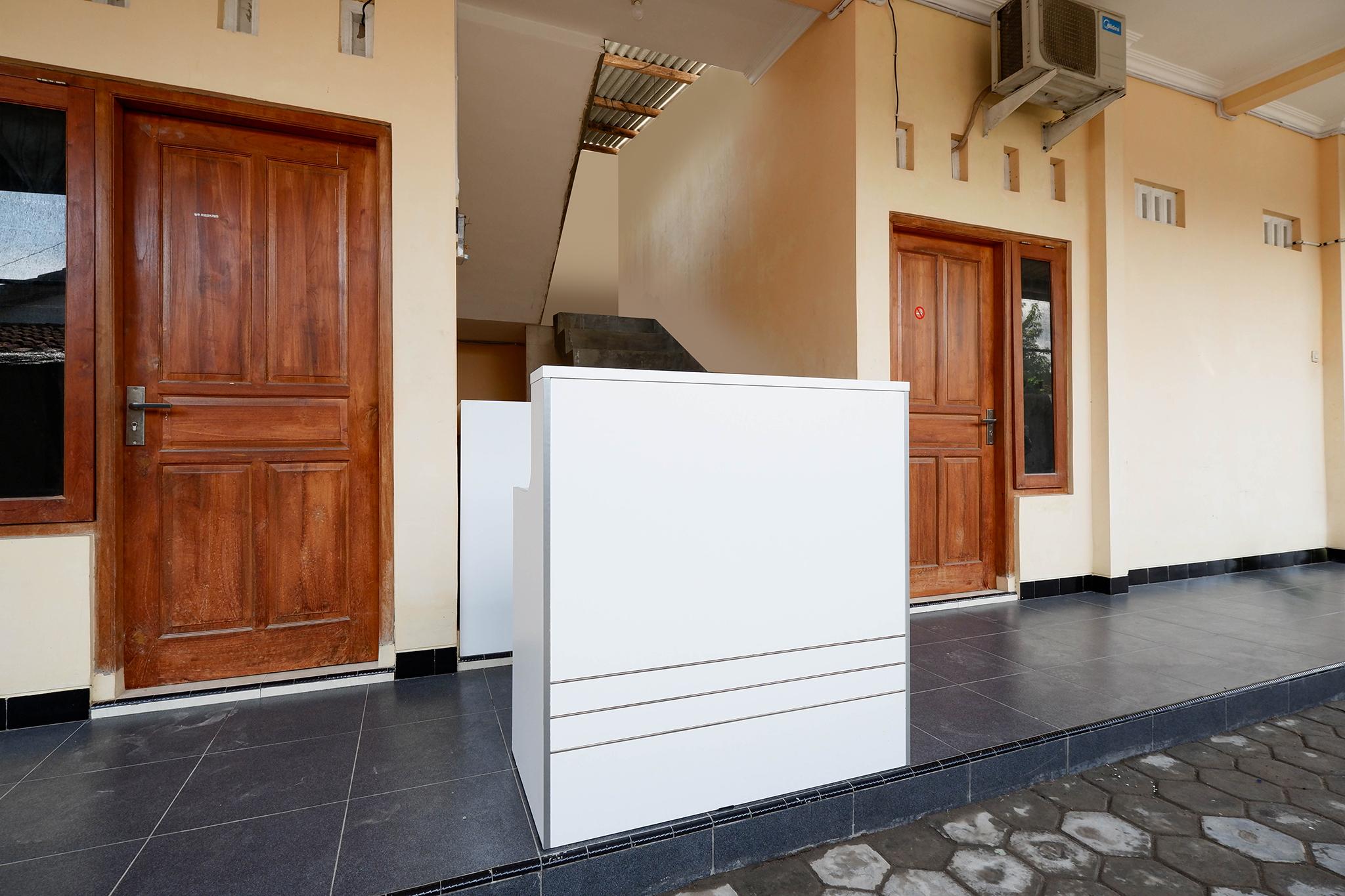 Super Oyo Capital O 2258 Santana Syariah Guest House Kartosuro المظهر الخارجي الصورة