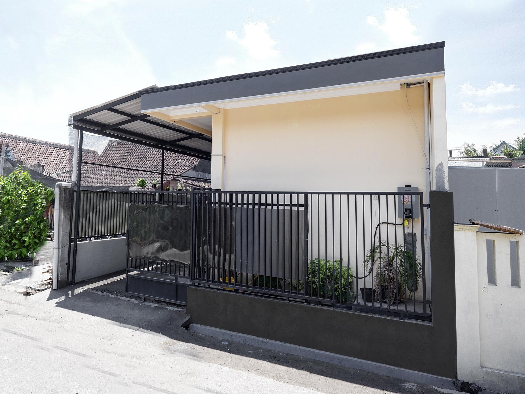 Super Oyo Capital O 2258 Santana Syariah Guest House Kartosuro المظهر الخارجي الصورة